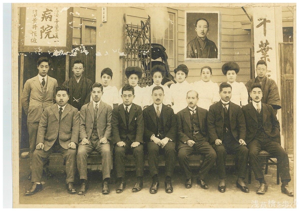 父方の千葉医院は、日本で初めて耳鼻咽喉科を始めた。千葉さんの祖先の中には、幕末から明治時代に活躍した政治家、山岡鉄舟の主治医も。